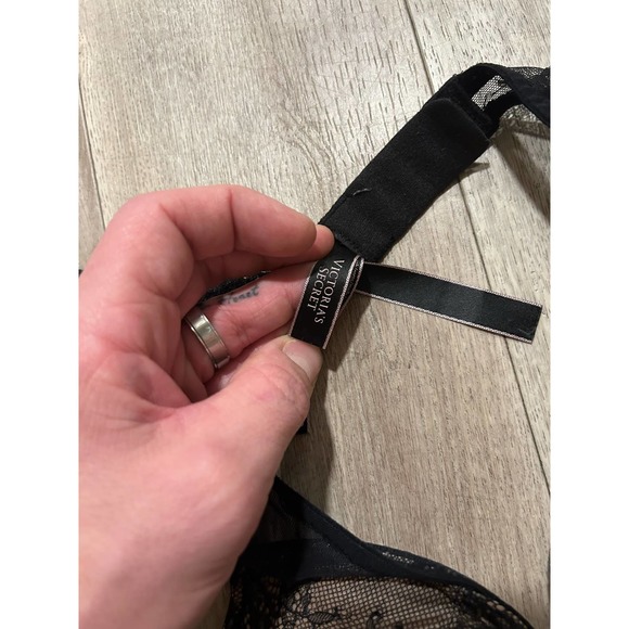 Victorias Secret Black and Pink 32A Lace Bra - Picture 2 of 7